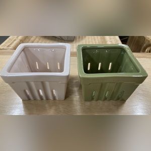 Stoneware Berry Bowls